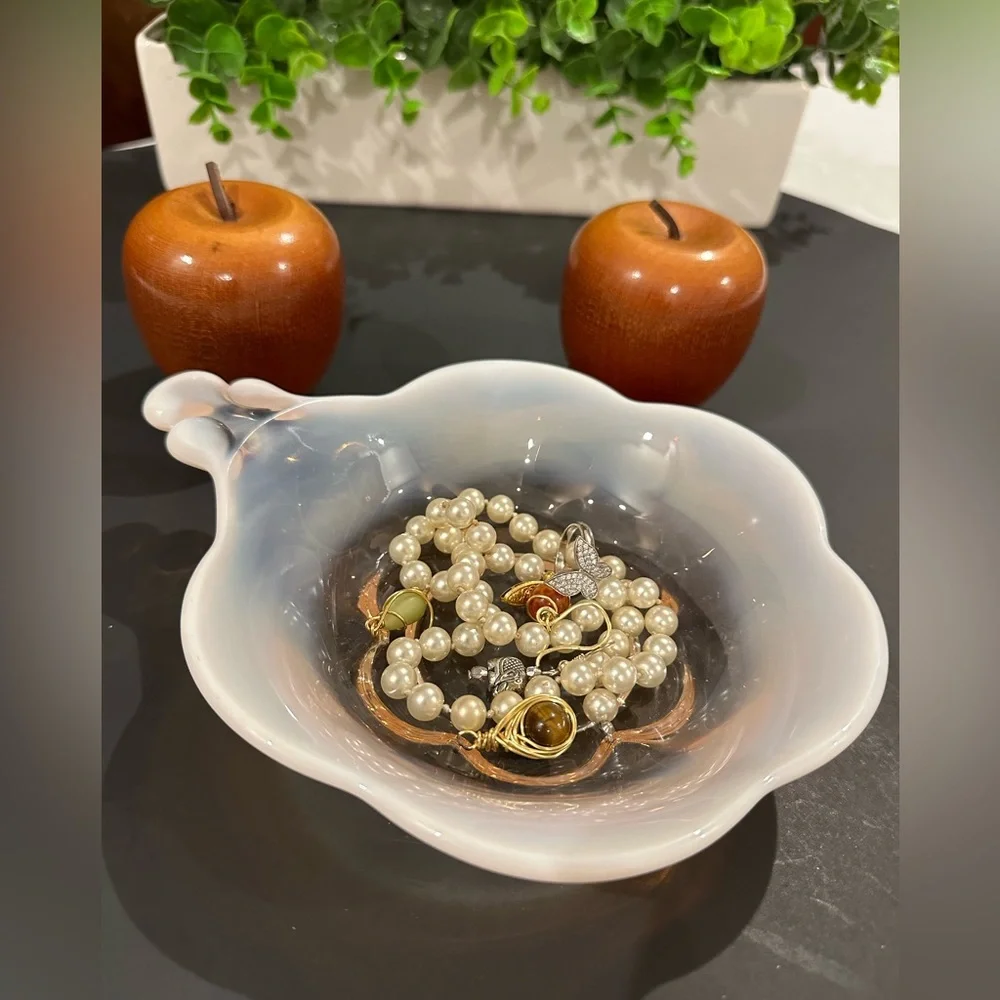 COPY - Vintage Duncan and Miller Pink Opalescent Trinket - Picture 2 of 10